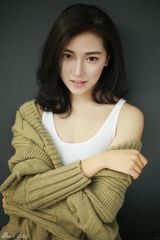 组图：菅韧姿慵懒写真 清新调皮演绎性感女人