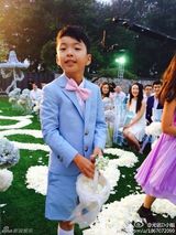 组图：王中磊补办婚礼 那英当伴娘宋丹丹抢花球