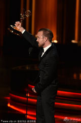 组图：保尔获剧情类最佳男配角 刘玉玲黄裙颁奖