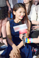 组图：刘涛亮相纽约时装周 造型简洁大气宜人