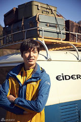 组图：李敏镐拍摄片场照曝光 暖男魅力无法挡