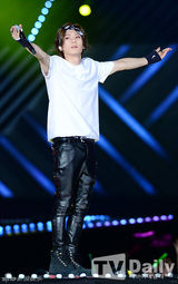 组图：众星助阵梦想演唱会 嗨唱夏日不眠夜