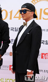 组图：韩国小姐诞生 50名佳丽似同一人