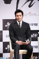 独家：《哭泣的男人》发布会张东健转型演杀手