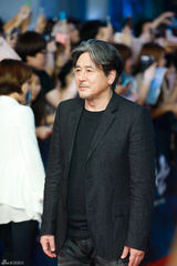 组图：朴有天李钟硕秀智等助阵《鸣梁》