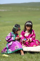 组图：大草原上的小伙伴！多多美颜姐姐似格格