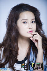 组图：李沁最新杂志大片  鬼马表情可爱甜美