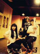 组图：赵露李琦拍《爱青春》MV 戏里戏外秀甜蜜