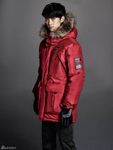 组图：全智贤玉泽演(2PM)等户外写真 展运动时尚