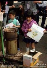 组图:姚明现身《爸爸2》 曹格女儿带帽喜感时尚