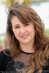 组图：《远离他》格拉德热吻图尔格曼博眼球