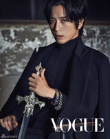 组图：郑容和李真旭(李阵郁)等拍写真 展三剑客帅气魅力