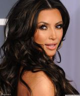 高清图：格莱美红毯 金-卡黛珊大露背礼服美艳