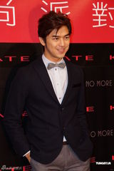 组图：陈柏霖鼓励选手自信 理想情人要独一无二