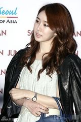 组图：f(x)宋茜与朴宰范全慧彬等众星云集时尚秀场