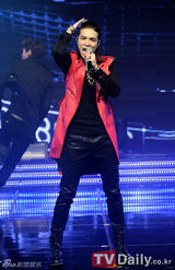 组图：华人男团M4M韩国出道 四成员揭神秘面纱