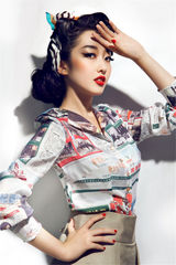 组图：蒋梦婕化身画报女郎复古时尚