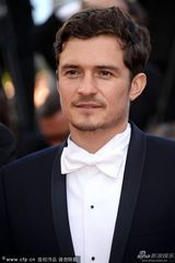 组图：奥兰多-布鲁姆西装领结帅气亮相