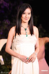 组图：林熙蕾产后走秀身材窈窕 称老公比女儿更重要