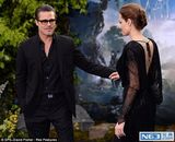 组图：皮特朱莉情侣装恩爱亮相 牵手深情对望