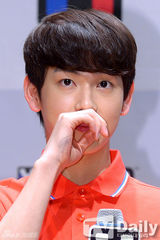 组图：帝国之子林时完变邻家欧巴 笑容暖人心