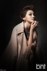 组图：韩星柳仁英时尚写真 尽展成熟知性魅力