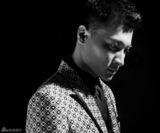 组图：贺刚型男时尚大片 秀肌肉释放荷尔蒙魅力