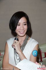 组图：佘诗曼担任大使进社区与老人提前过中秋