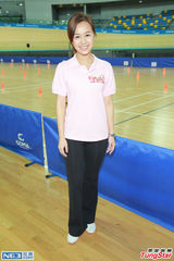 组图：朱晨丽母亲节赠大红包 黄心颖越洋献花