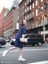 组图：蒋梦婕现身纽约 街拍尽显秋日时尚