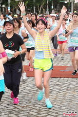 组图：小S张钧宁素颜马拉松 Selina脸红飙泪