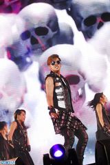 组图：罗志祥上海演唱会 花40万重做演出服