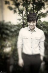 独家：韩星姜河那亲密接触小浪展暖男笑容