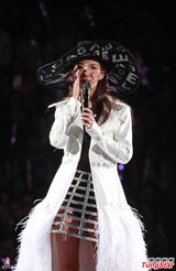 薛凯琪透视装激吻黄伟文 避谈房祖名把妹闯祸