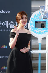 独家高清：又是一年百想红毯 众星云集争奇斗艳