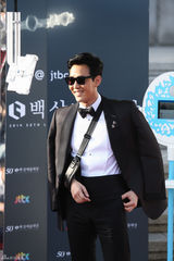 独家高清：又是一年百想红毯 众星云集争奇斗艳