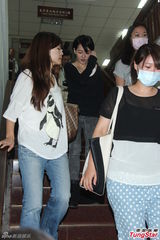 组图：小S出庭作证胖达人案 证词遭检察官驳斥