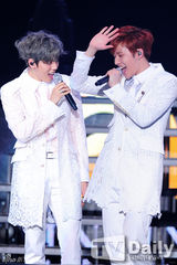 组图：INFINITE新专辑发售Showcase 展华丽群舞