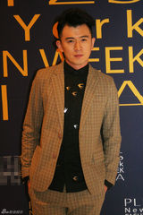 组图：高虎莫小棋包小柏等众明星看秀