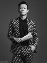 组图：郑奇拍摄杂志大片 变身时尚文艺型男