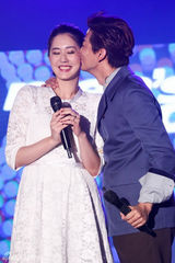 组图：陈晓东爱妻产后首现身送惊喜甜蜜