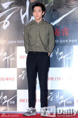 组图：JYJ金俊秀李秉宪等亮相《海雾》试映会