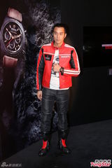 组图：张孝全新片将崭露 被叫肌肉男星害羞