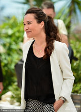 组图：《远离他》格拉德热吻图尔格曼博眼球