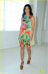 策划：夏日宅男福利！看女星为美秀大腿