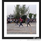 组图：文章低调筹划复出 与谢霆锋自拍心情好