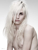 组图：最美男模宣布变性 时尚大片雌雄同体