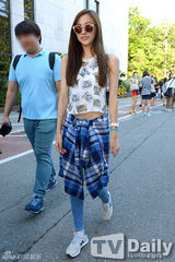 组图：4minute泫雅参加彩排 戴墨镜尽显女王风范