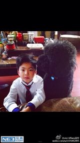 组图：王中磊17岁女儿长腿清秀 姐弟有爱互动