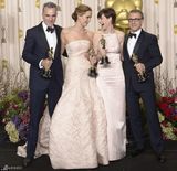 组图：“魔形女”詹妮弗劳伦斯:天生丽质何弃治